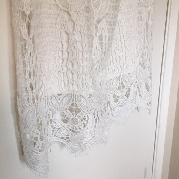 Designer off-the-shoulder lace dress - Picture 3 of 5